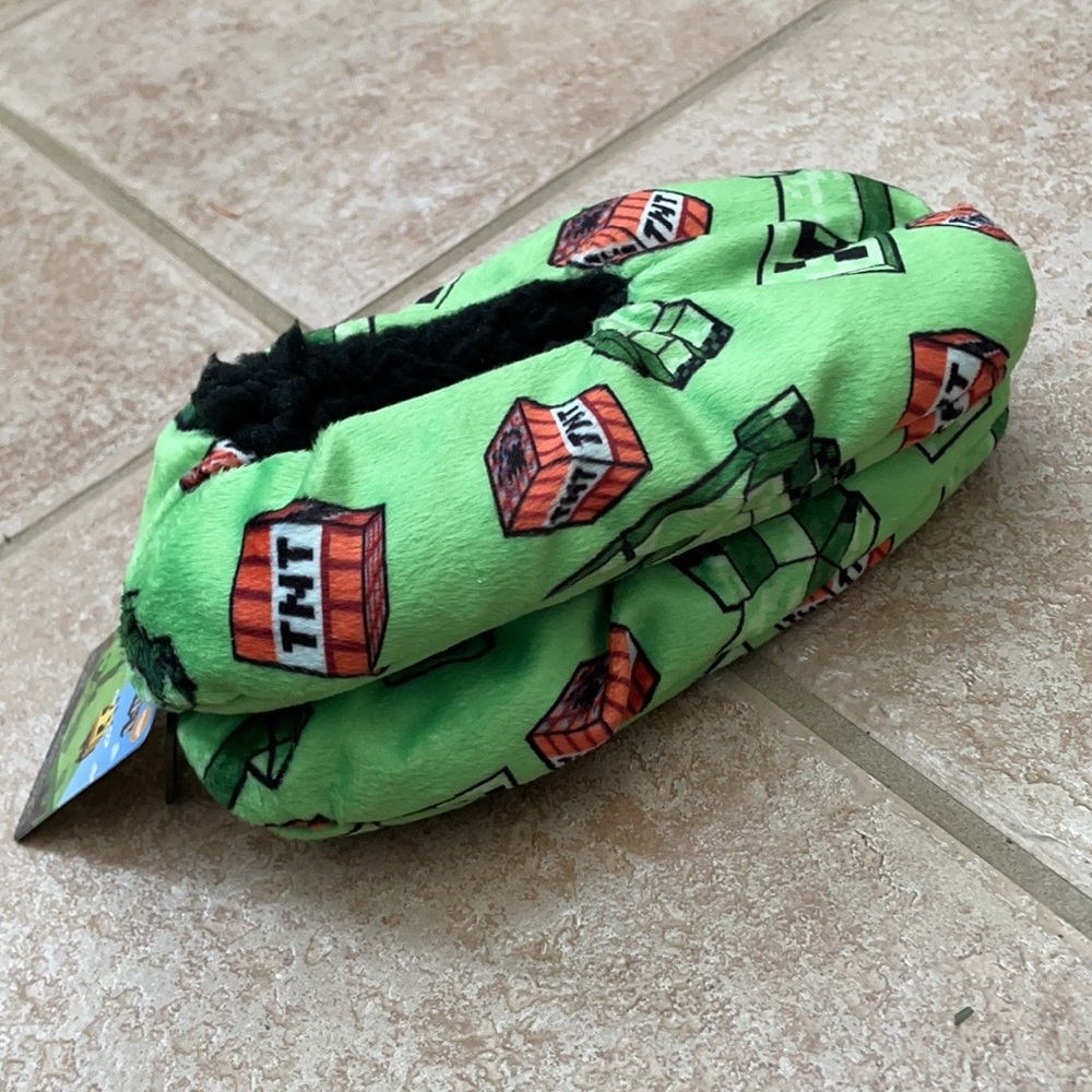 Minecraft Creeper TNT Snuggle Toes Slipper Socks - Picture 8 of 15